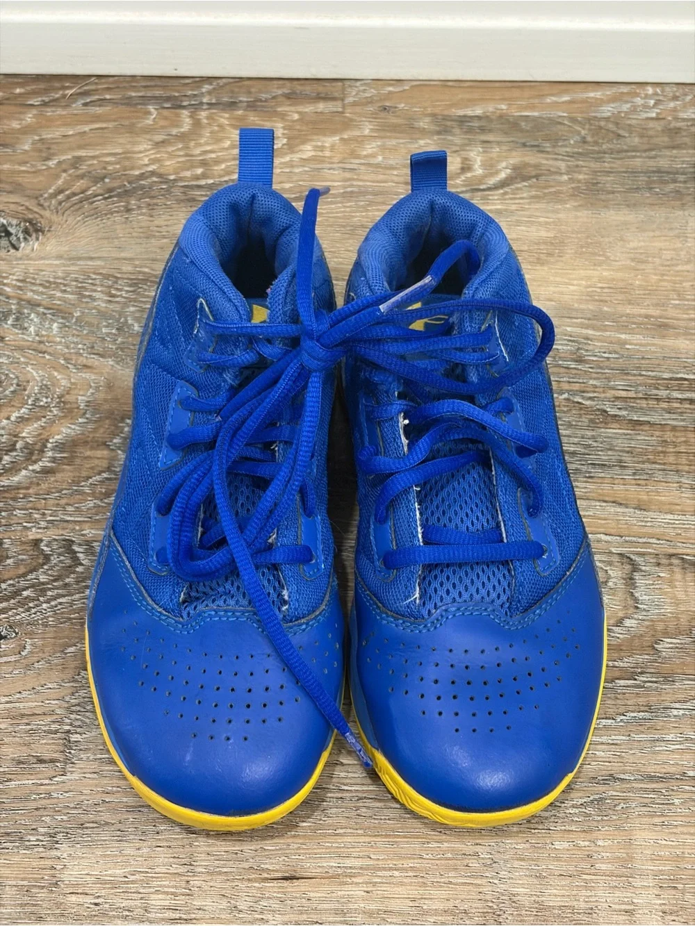 Under Armour Boys Size Youth 1.5 Blue & Yellow Athletic Shoes